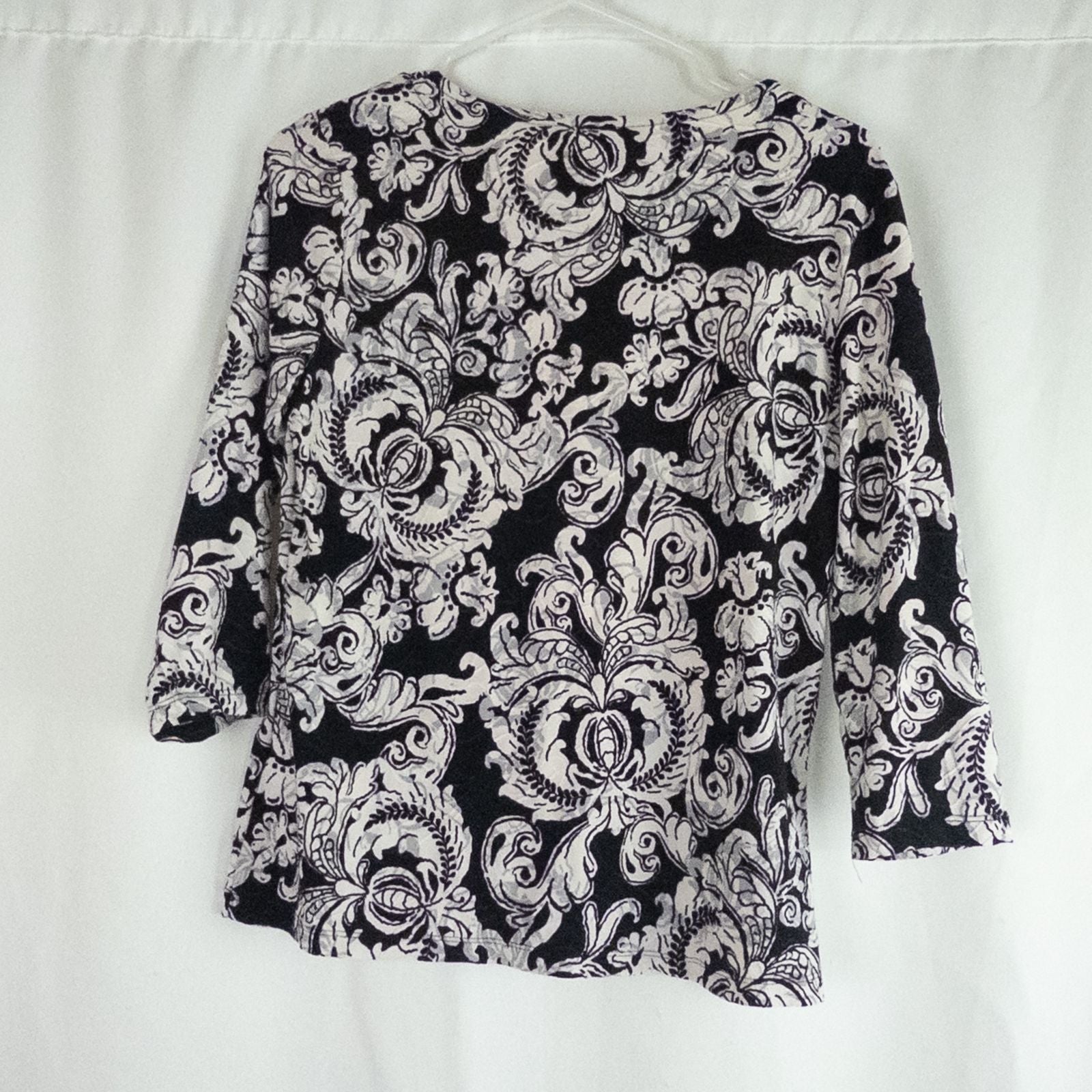 JM Collection black and white floral blouse top with 3/4 sleeves and crew neck, women's medium petite size image 6