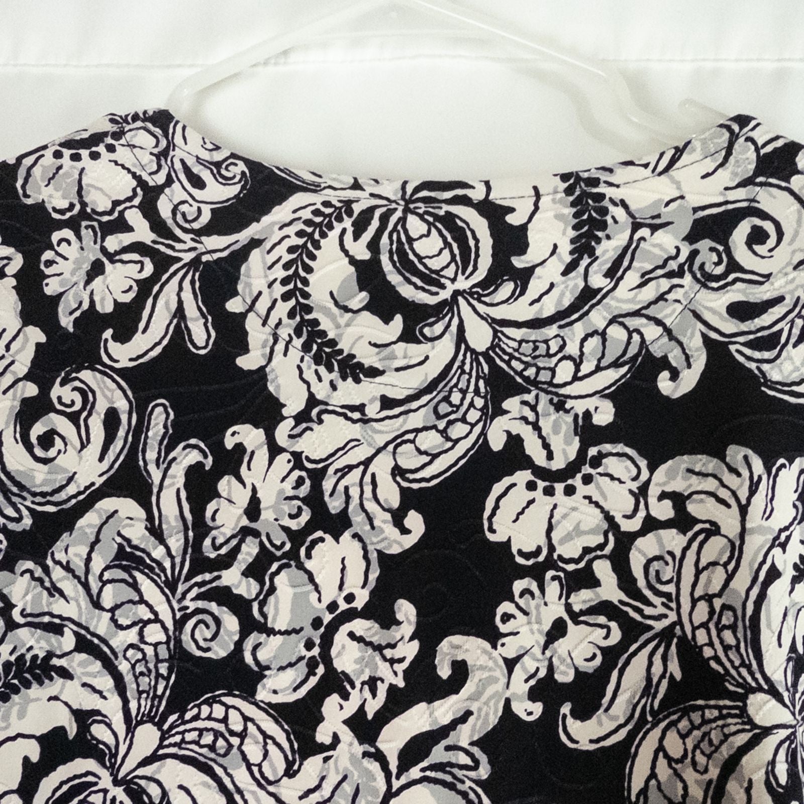JM Collection black and white floral blouse top with 3/4 sleeves and crew neck, women's medium petite size image 7