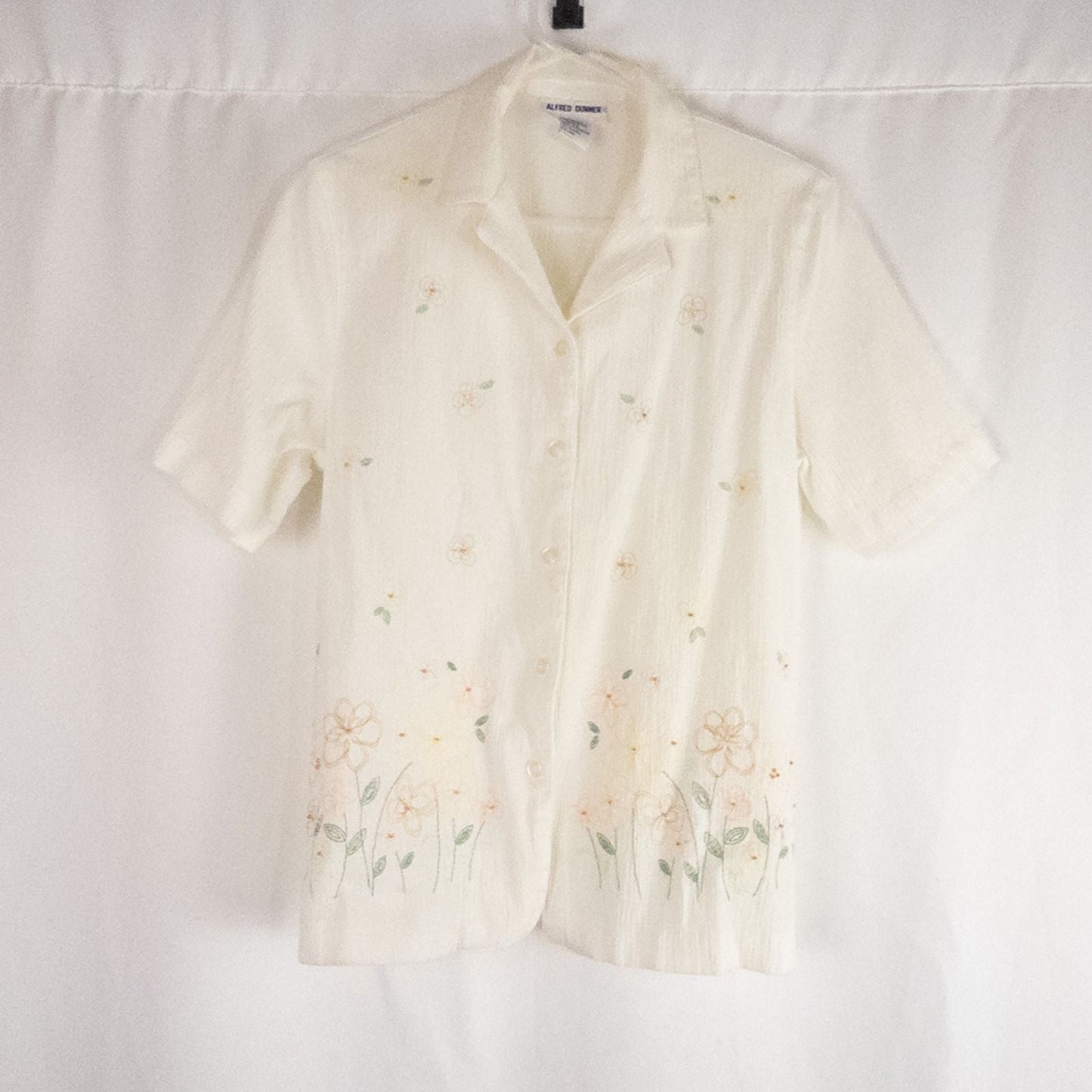 Alfred Dunner vintage white beaded floral shirt with short sleeves and button front closure