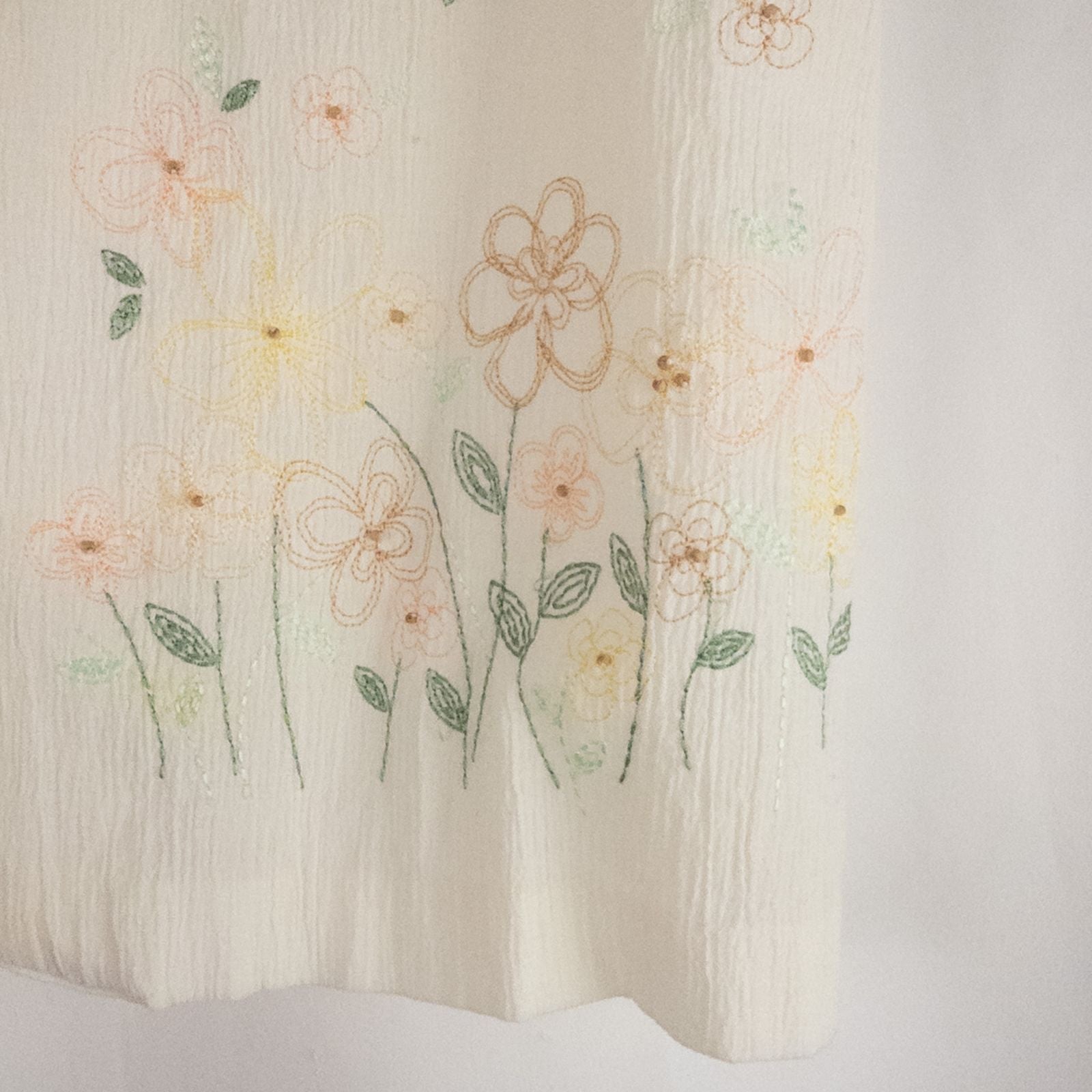 Alfred Dunner vintage white beaded floral shirt with short sleeves and button front closure image 5