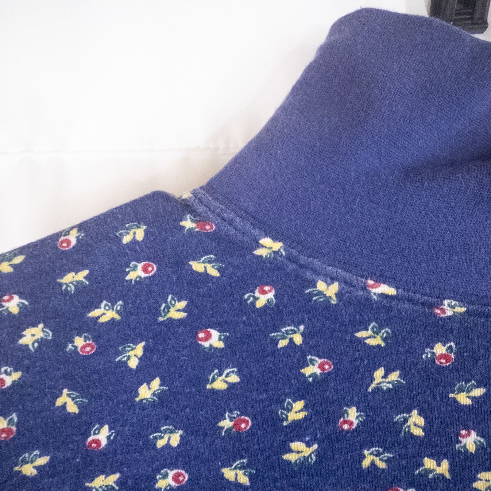 vintage GH Bass & Co blue floral cropped sweater with mock neck and long sleeves, women's xsmall size, good used condition image 7