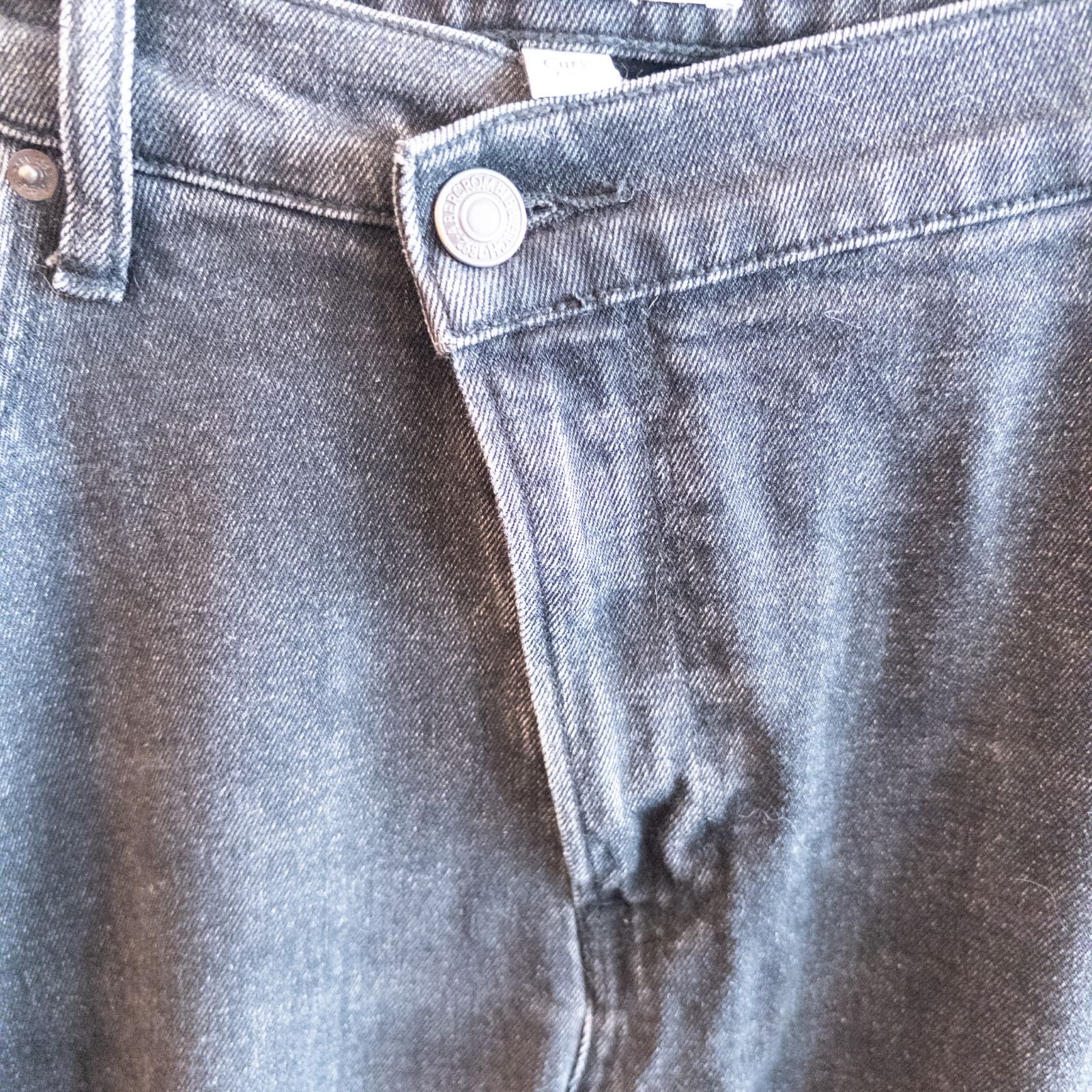 Abercrombie & Fitch 90s black high rise jeans for women size 32 laid flat and hanging image 4