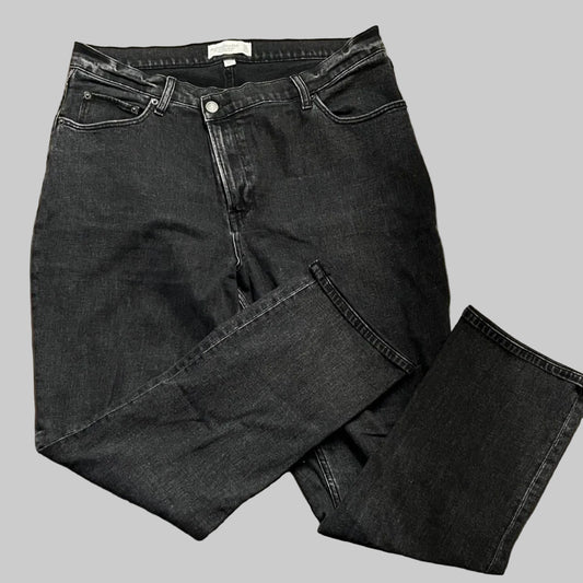 Abercrombie & Fitch 90s black high rise jeans for women size 32 laid flat and hanging