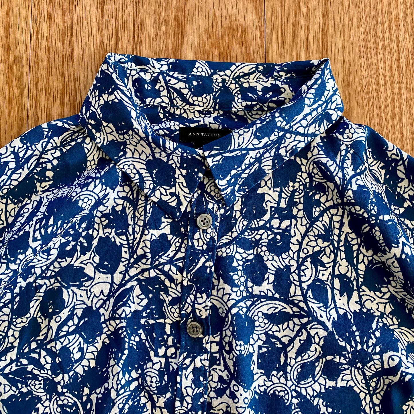 Ann Taylor Blue Teal Floral Button Shirt Womens Medium