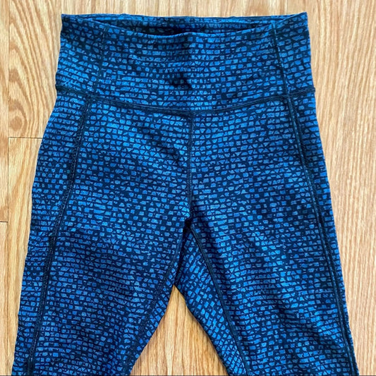 Lululemon Athletica Deep Breath Blue & Black Cropped Leggings Pants Womens 6