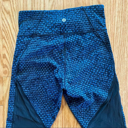 Lululemon Athletica Deep Breath Blue & Black Cropped Leggings Pants Womens 6