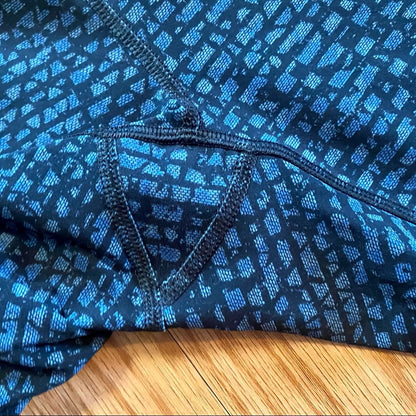 Lululemon Athletica Deep Breath Blue & Black Cropped Leggings Pants Womens 6